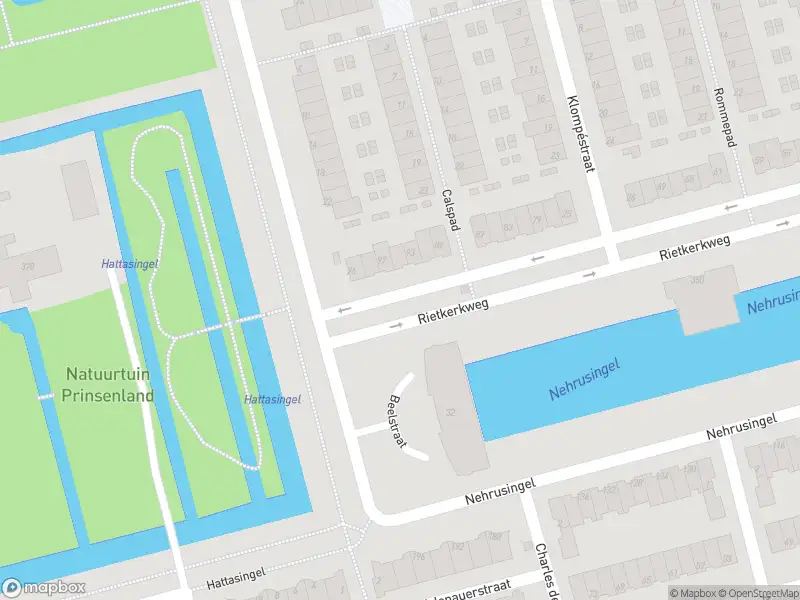 Ambulance met grote spoed naar de Beelstraat in Rotterdam