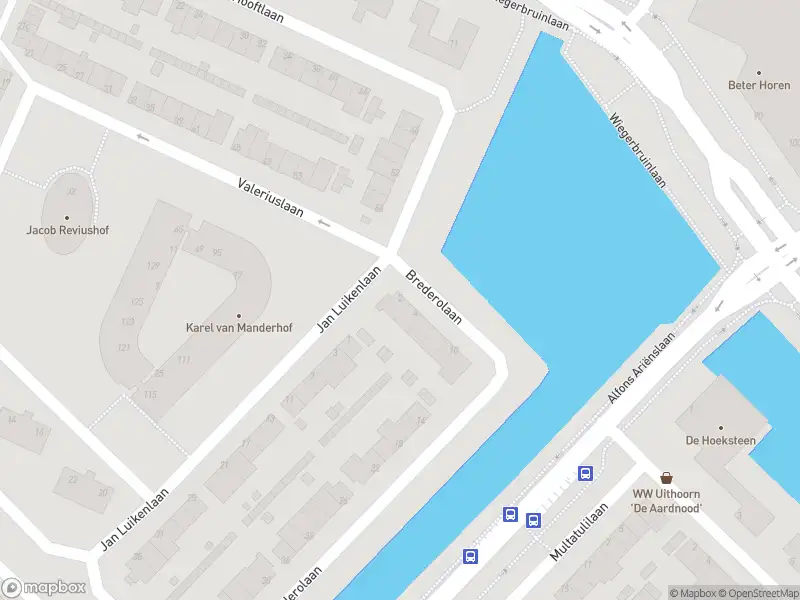 Ambulance met grote spoed naar de Brederolaan in Uithoorn