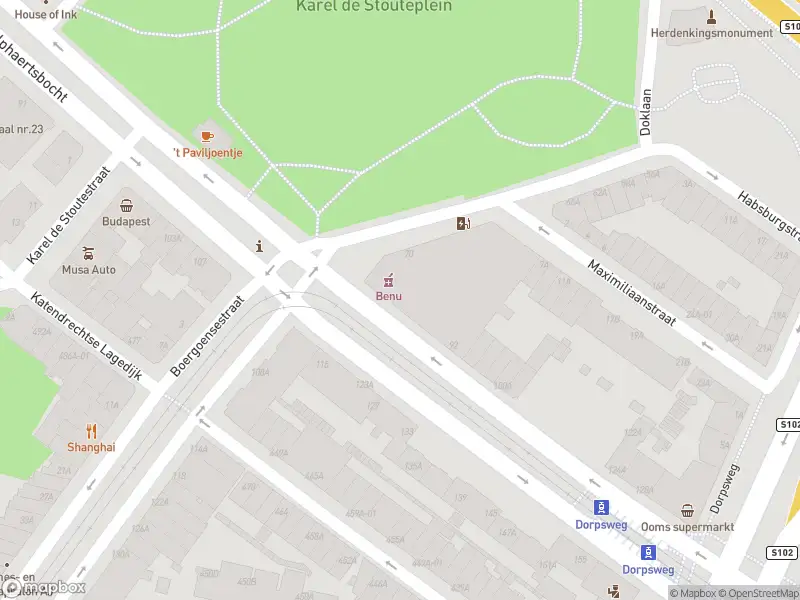 Ambulance met grote spoed naar de Wolphaertsbocht in Rotterdam