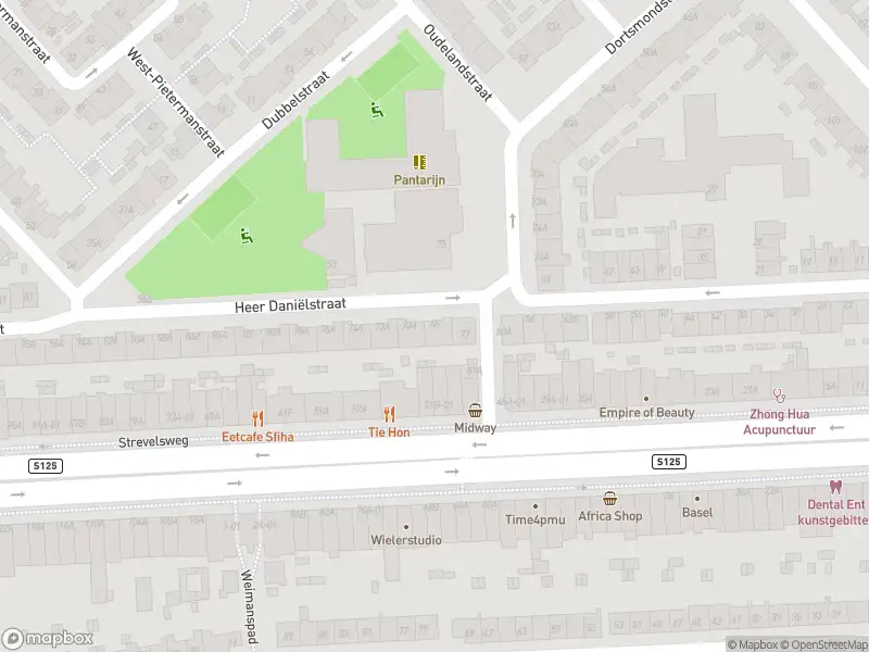 Ambulance met grote spoed naar de Heer Daniëlstraat in Rotterdam