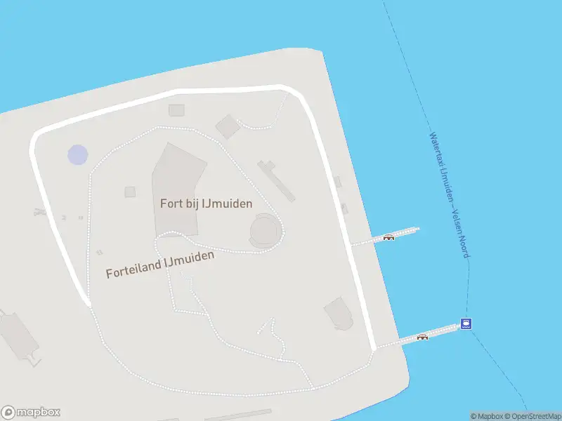Ambulance met gepaste spoed naar de Forteiland in IJmuiden