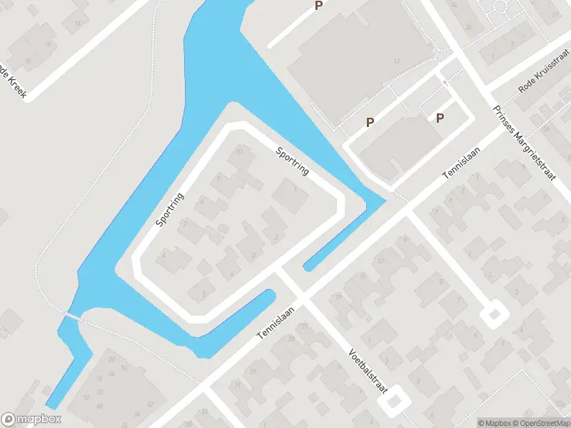 Brandweer met gepaste spoed naar de Sportring in Fijnaart vanwege stormschade