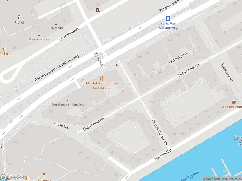 Ambulance met grote spoed naar de Halvemaansteeg in Rotterdam