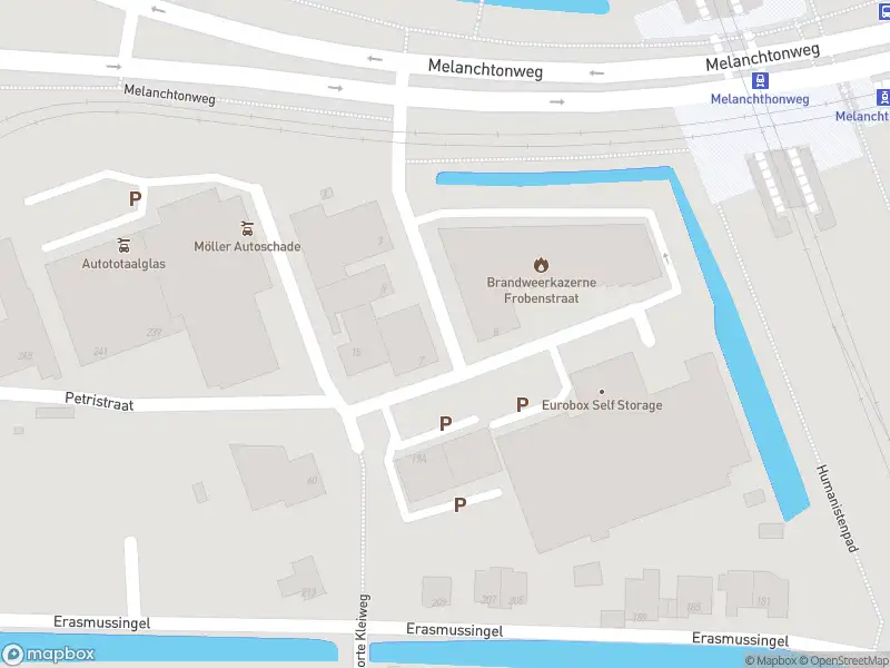 Brandweer met gepaste spoed naar de Frobenstraat in Rotterdam