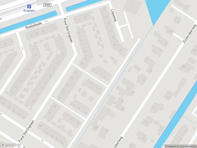 Ambulance met grote spoed naar de Örehof in Amsterdam