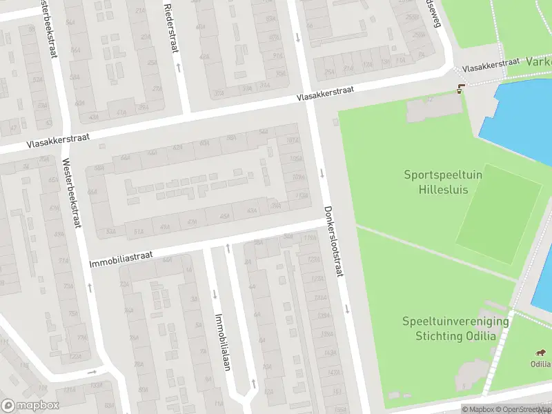 Ambulance met gepaste spoed naar de Immobiliastraat in Rotterdam