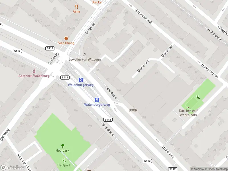 Ambulance met grote spoed naar de Schiekade in Rotterdam