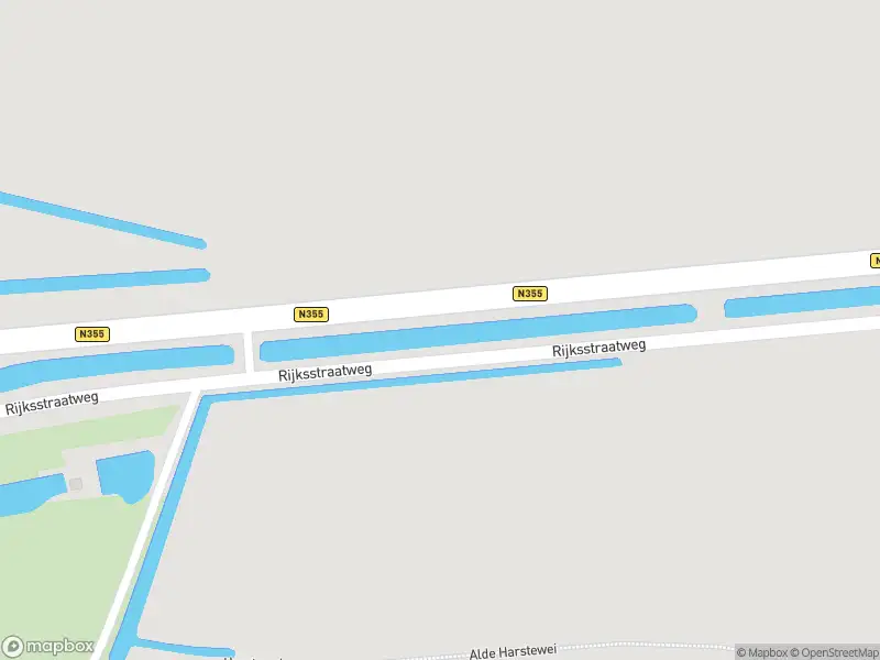 Brandweer met gepaste spoed naar de Rijksstraatweg in Jistrum vanwege stormschade