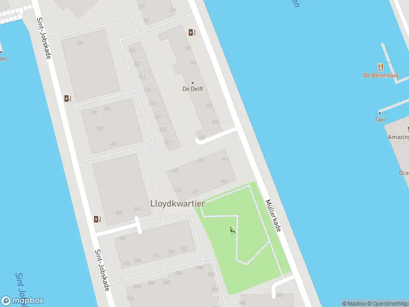 Ambulance met gepaste spoed naar de Müllerkade in Rotterdam