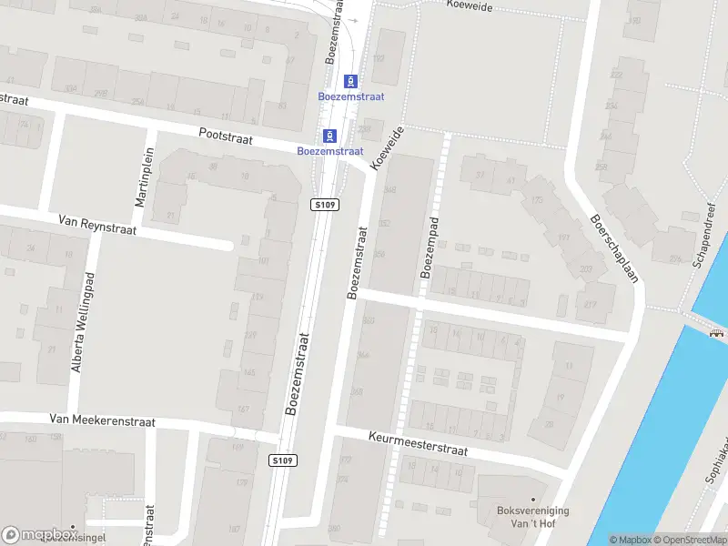 Ambulance met gepaste spoed naar de Boezemstraat in Rotterdam