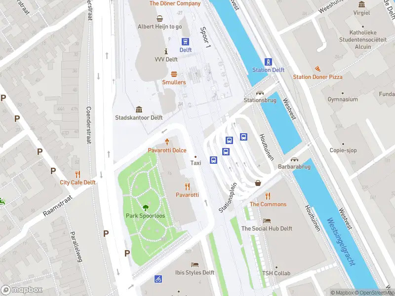 Brandweer met gepaste spoed naar de Stationsplein in Delft