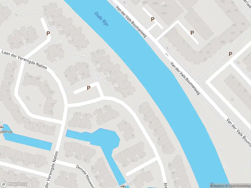 Ambulance met grote spoed naar de Troelstraplein in Leiden