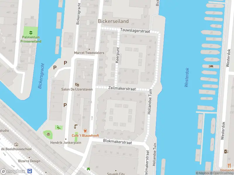Ambulance met grote spoed naar de Zeilmakerstraat in Amsterdam