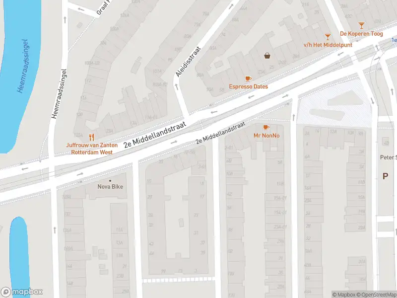 Ambulance met gepaste spoed naar de 2e Middellandstraat in Rotterdam