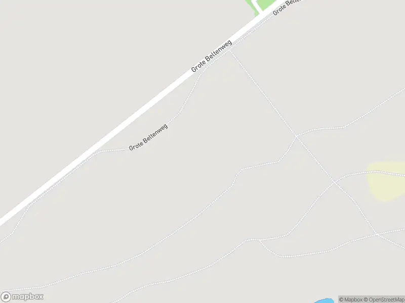 Brandweer met grote spoed naar de Grote Beltenweg in Rheeze vanwege gebouwbrand