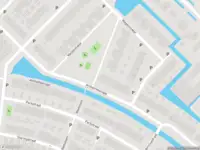 Ambulance met grote spoed naar de Perkstraat in Zevenhuizen