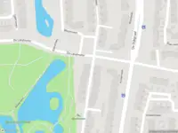 Ambulance met grote spoed naar de Vlinderveen in Spijkenisse