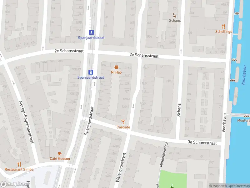 Ambulance met gepaste spoed naar de Watergeusstraat in Rotterdam