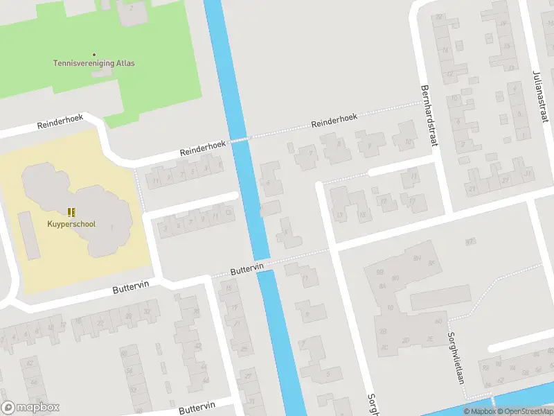 Ambulance met grote spoed naar de Groteweid in Andijk