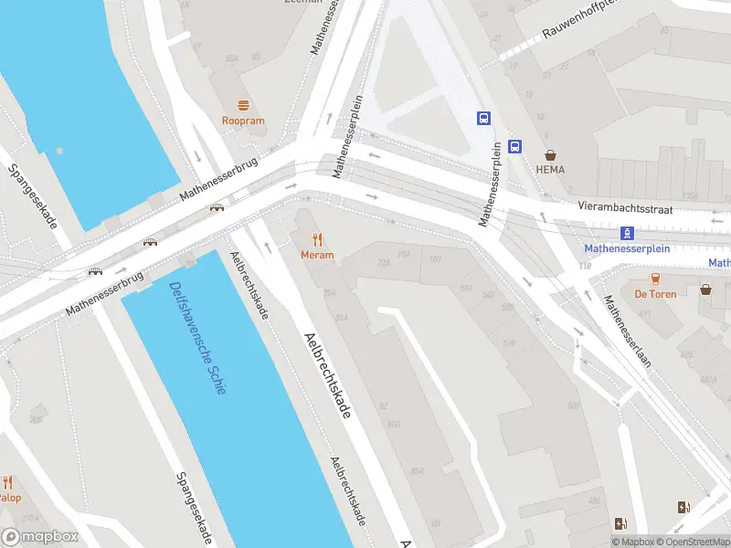 Ambulance met grote spoed naar de Aelbrechtskade in Rotterdam