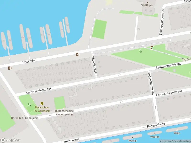 Ambulance met grote spoed naar de Lampenistenstraat in Amsterdam