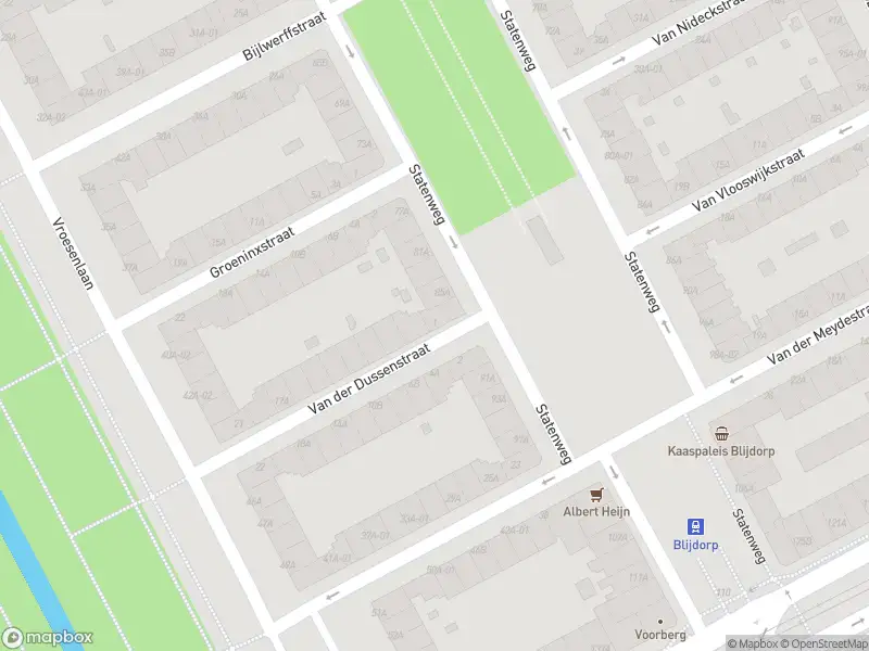Ambulance met gepaste spoed naar de Van der Dussenstraat in Rotterdam