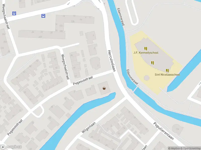 Ambulance met grote spoed naar de Herculeslaan in Volendam