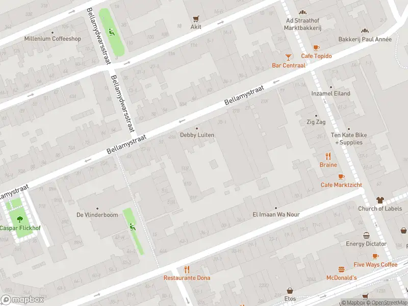Ambulance met grote spoed naar de Bellamystraat in Amsterdam