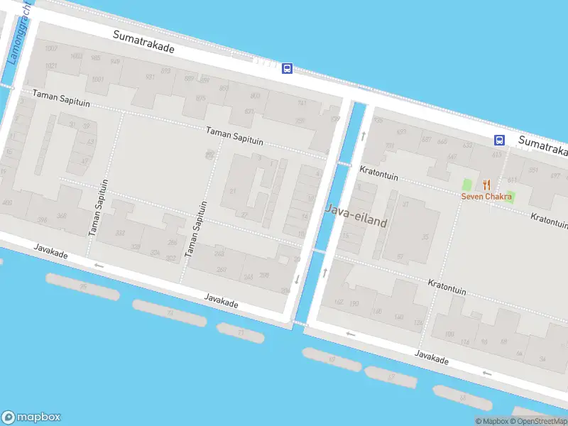 Ambulance met gepaste spoed naar de Taman Sapituin in Amsterdam
