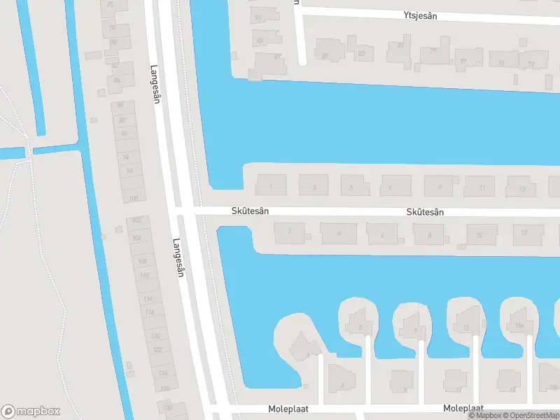 Politie met grote spoed naar de Skûtesân in Leeuwarden vanwege personen te water