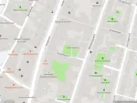 Ambulance met gepaste spoed naar de Kloosterpoort in Leiden