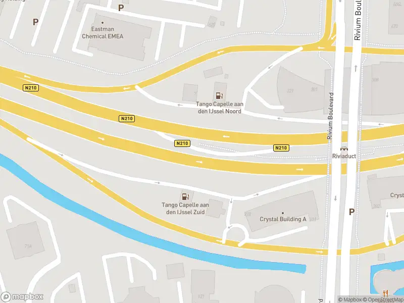 Ambulance met grote spoed naar de Abram van Rijckevorselweg in Capelle aan den IJssel
