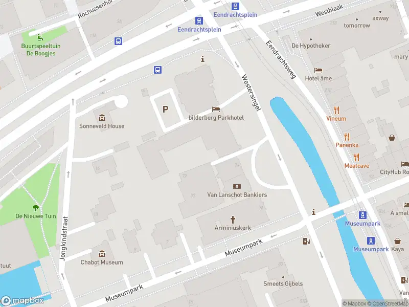 Ambulance met gepaste spoed naar de Westersingel in Rotterdam