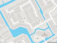 Ambulance met grote spoed naar de Jan Platstraat in Volendam