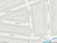 Ambulance met grote spoed naar de Oranjelaan in Vlaardingen