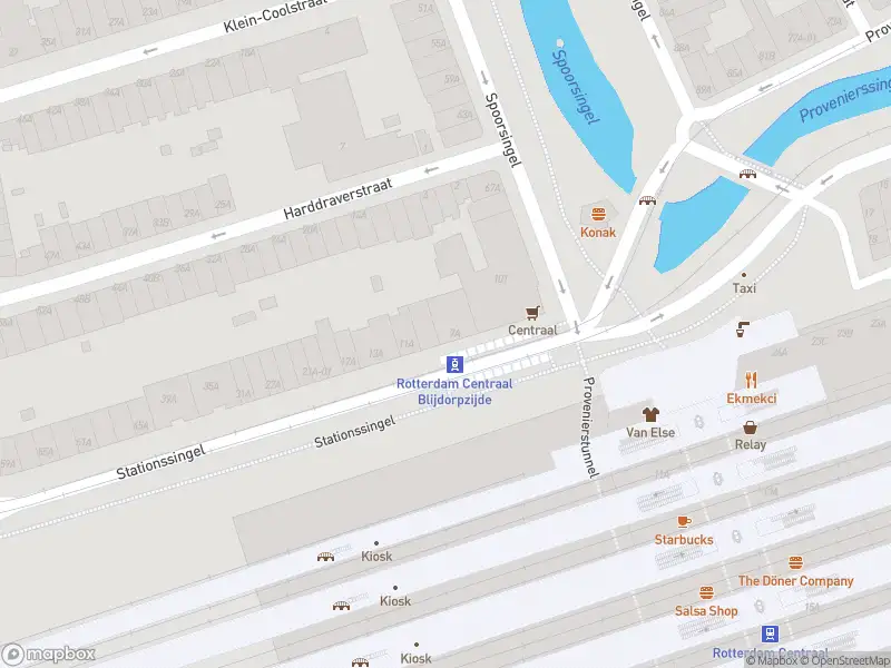 Ambulance met grote spoed naar de Stationssingel in Rotterdam