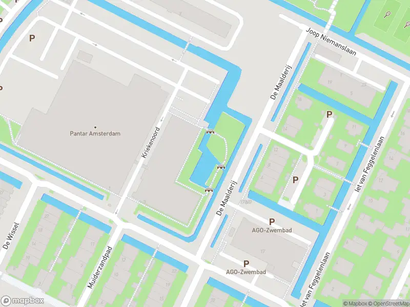Ambulance met grote spoed naar de Kriekenoord in Diemen