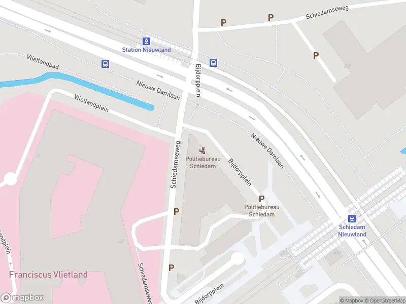 Brandweer met gepaste spoed naar de Bijdorpplein in Schiedam vanwege een liftopsluiting
