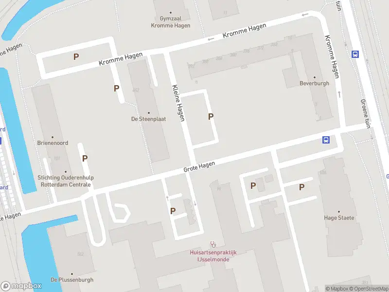 Ambulance met grote spoed naar de Grote Hagen in Rotterdam