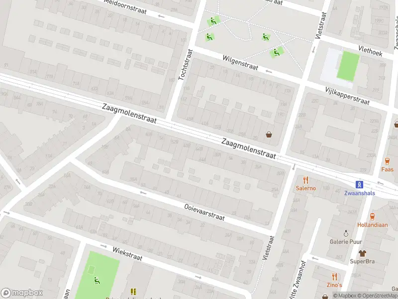 Ambulance met grote spoed naar de Zaagmolenstraat in Rotterdam