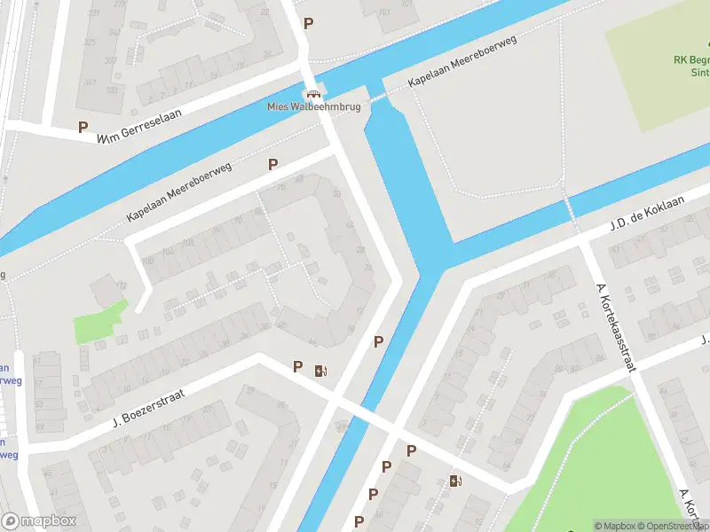Ambulance met grote spoed naar de J.J. Heggekade in 's-Gravenhage
