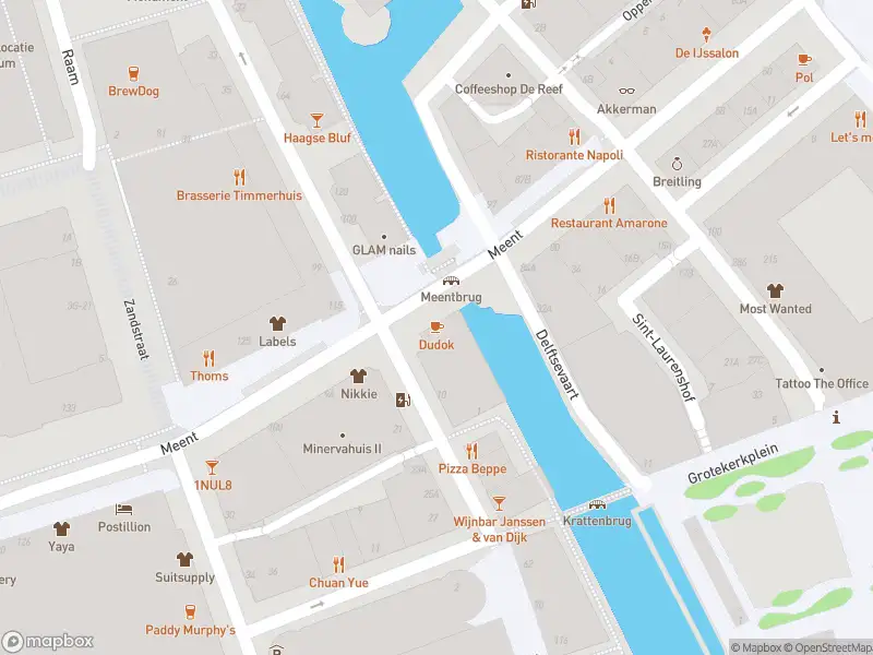 Ambulance met grote spoed naar de Meent in Rotterdam