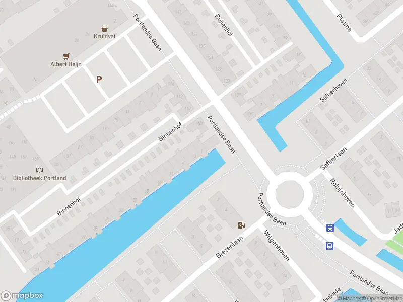 Ambulance met grote spoed naar de Binnenhof in Rhoon