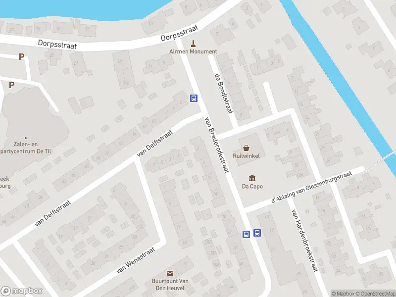 Ambulance met grote spoed naar de Van Brederodestraat in Giessenburg