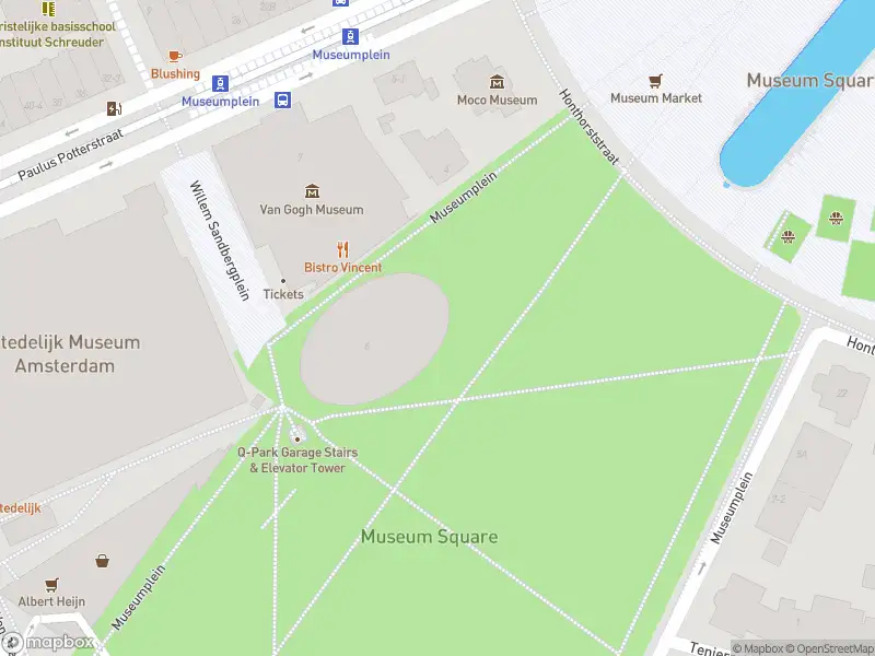 Ambulance met gepaste spoed naar de Museumplein in Amsterdam