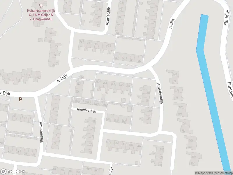 Brandweer en politie met grote spoed naar de Smaragddijk in Roosendaal vanwege middelgrote brand