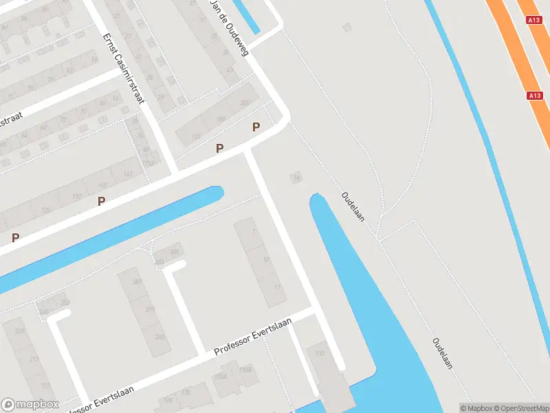 Ambulance met grote spoed naar de Prof. Hoogewerfflaan in Delft