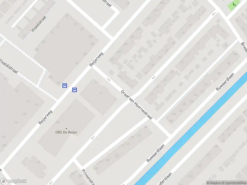 Ambulance met grote spoed naar de Graaf van Hoornestraat in Ridderkerk