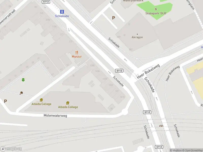 Ambulance met gepaste spoed naar de Schiekade in Rotterdam