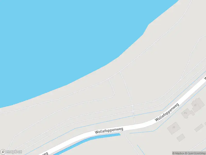 Ambulance met grote spoed naar de Wollefoppenweg in Zevenhuizen